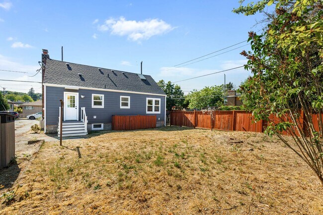 Photo - Bright & Spacious Remodeled Home Near Columbia City, Mt. Baker & Lake Washington