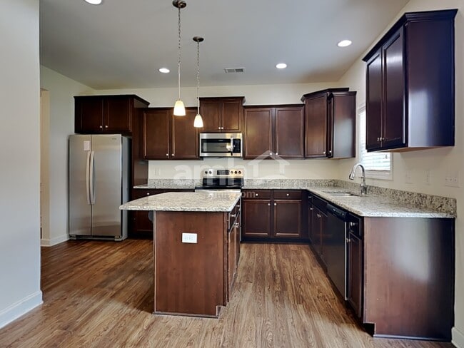 Photo - 531 Lateleaf Dr