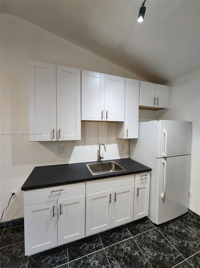 Building Photo - 1916 Coolidge St Unit 1