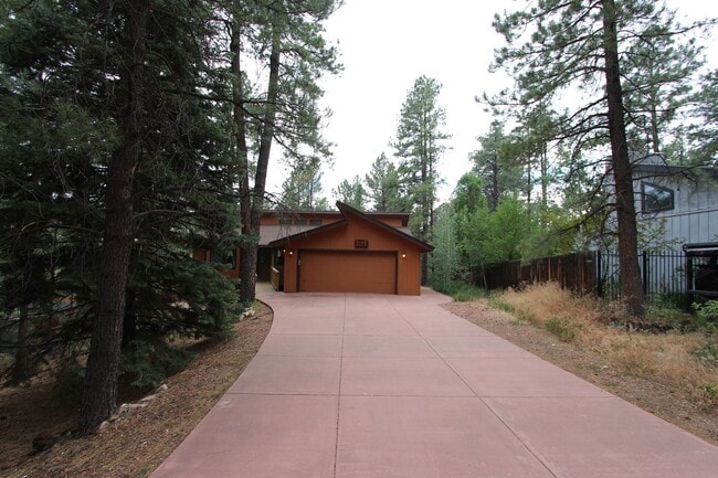 Building Photo - Partially Furnished 4-Bed Home in University Heights