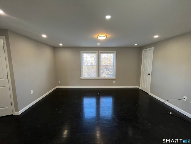 Photo - 395 Blake St