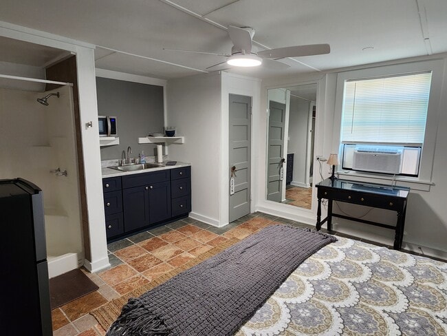 Photo - 1308 E Washington Ave Unit 1