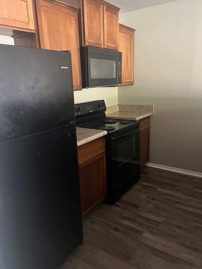 Photo - TG-4014 N. 54'TH Unit B