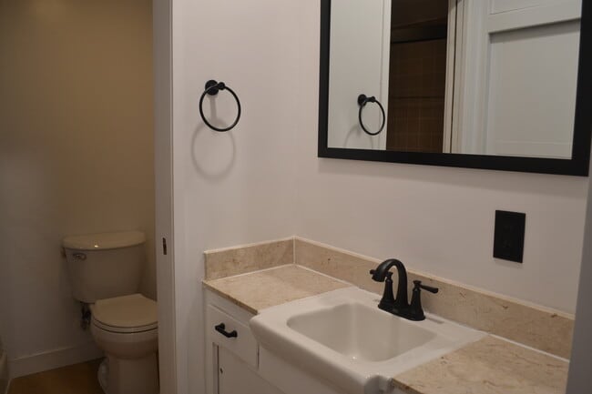 Primary Bathroom - The Huntington Sunset