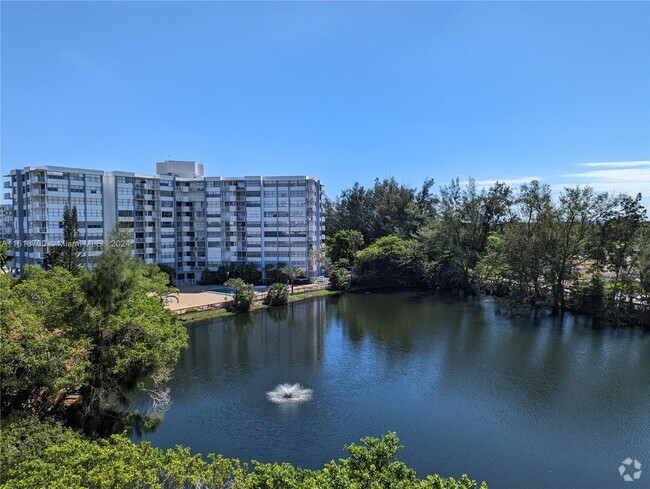 Building Photo - 1200 NE Miami Gardens Dr Unit 621W Rental