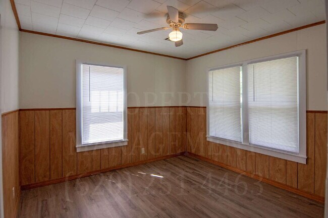 Photo - Cozy 2 Bed Home with Fireplace