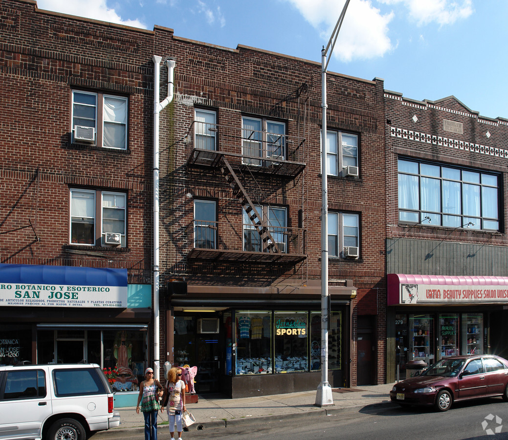 Photo - 277 Monroe St Apartments