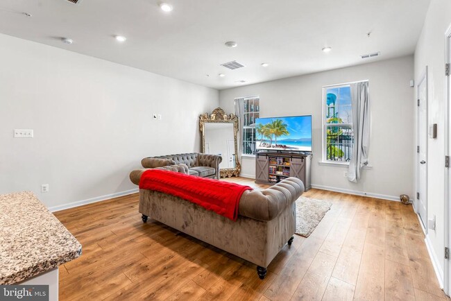 Photo - 4520 Reaney Ln