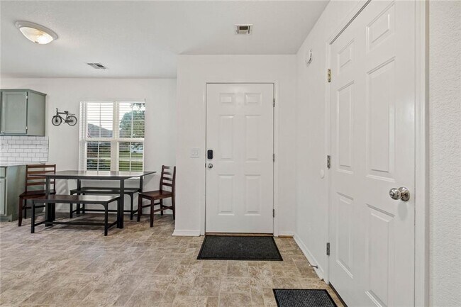 Photo - 906 SW Terry Ln