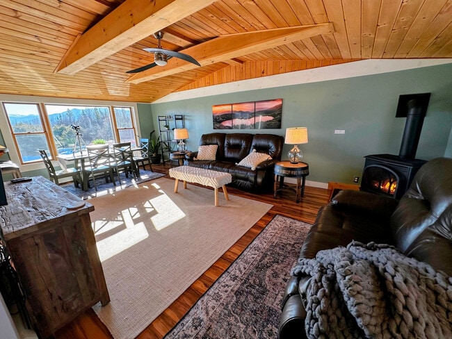 Building Photo - 642 Jefferson Rd Unit ID1248442P Rental