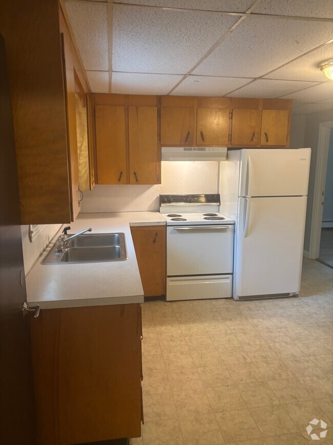 Building Photo - 475 Falmouth Rd Unit 475 Falmouth Rd. #1 Rental
