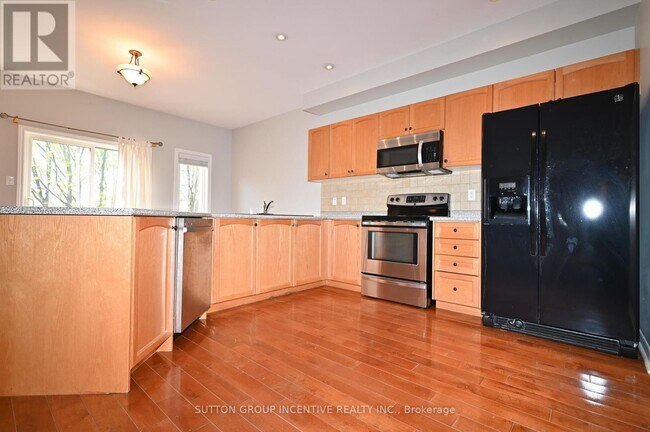Photo - 28 Silvercreek Crescent