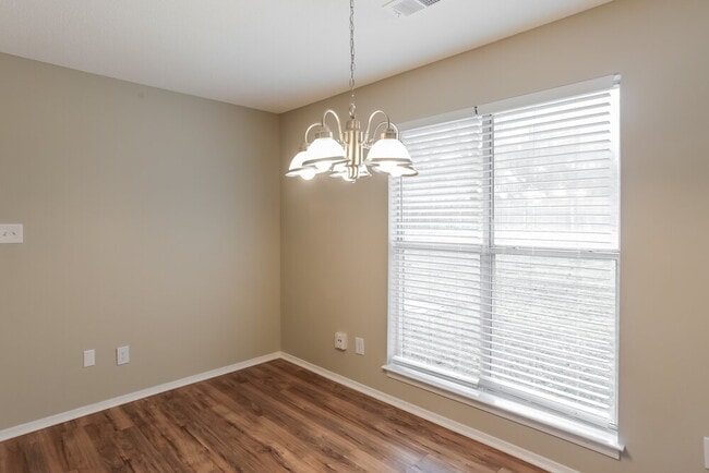 Photo - 6500 Cornwall Rd