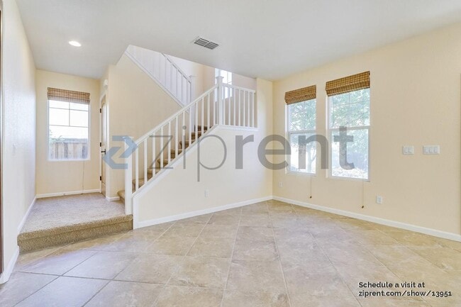 Photo - 704 Moore Way