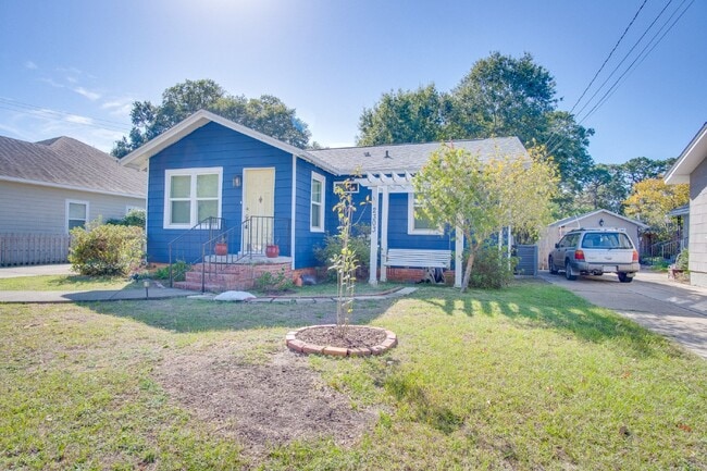 Photo - Coming Available 2/6 – 3-Bedroom, 1-Bathroom Cottage in East Hill with Solar Power & Wraparound D...