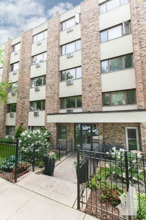 Building Photo - 645 W Wrightwood Ave Unit #319 Rental