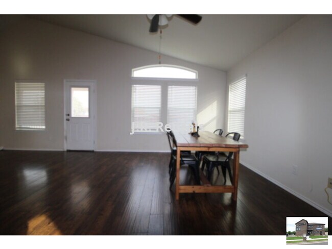 Photo - 1406 Lubbock Dr