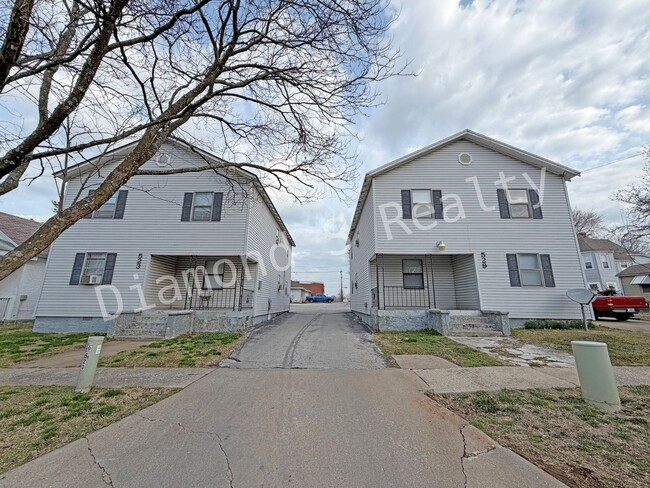 Building Photo - 529 E Pacific St Unit 1
