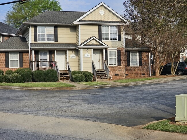 Magnolia Place Apartments - Building Exterior
