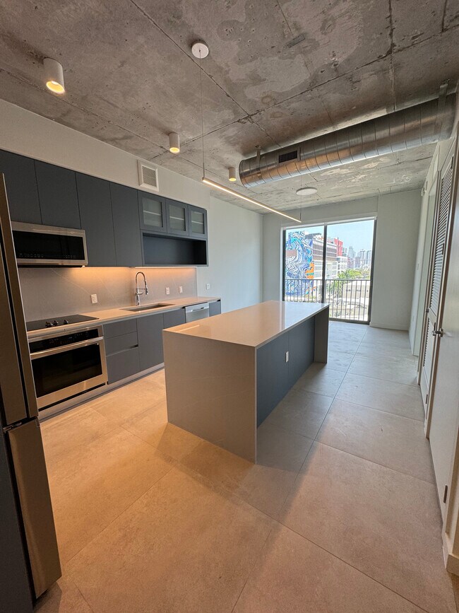 Photo - 81 NW 30th St Unidad A3