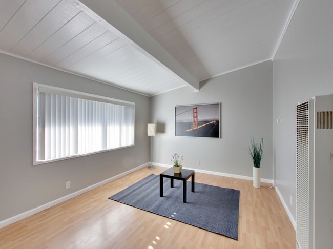 Building Photo - 2554 E 16th St Rental