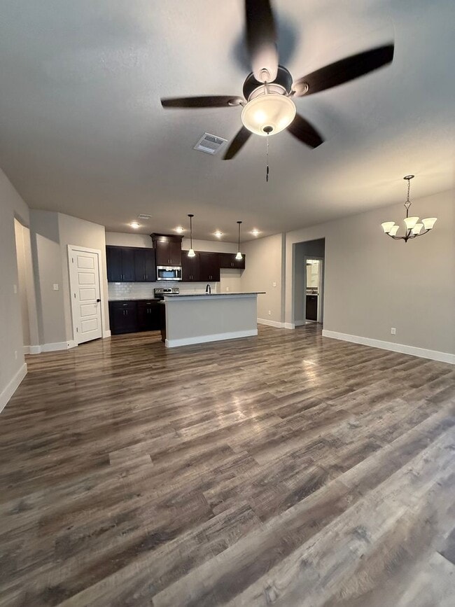 Photo - 3/2/2 - GREAT NEIGHBORHOOD - GODLEY ISD