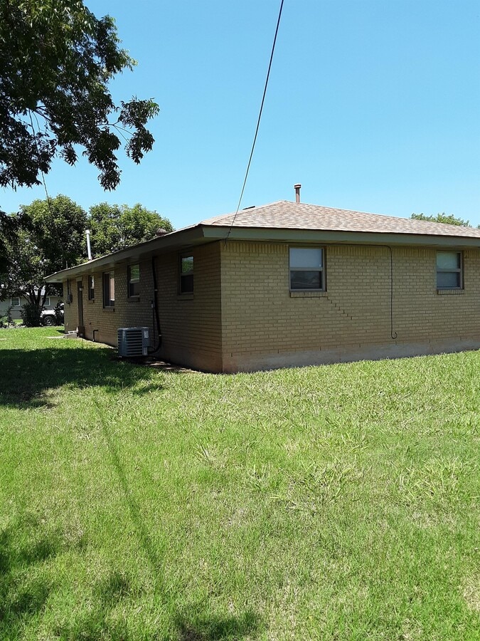 Photo - 888 NW 14th St