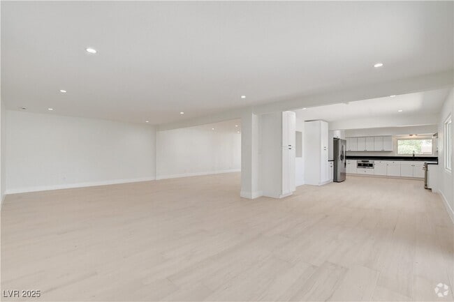 Building Photo - 3962 Euclid St Rental