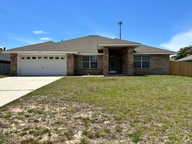 Building Photo - Large 4 bed / 3 bath home minutes from Nav...