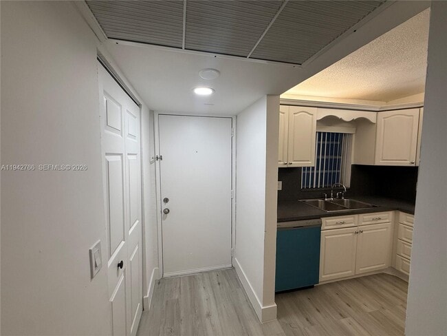 Photo - 9470 Live Oak Pl Unit 104