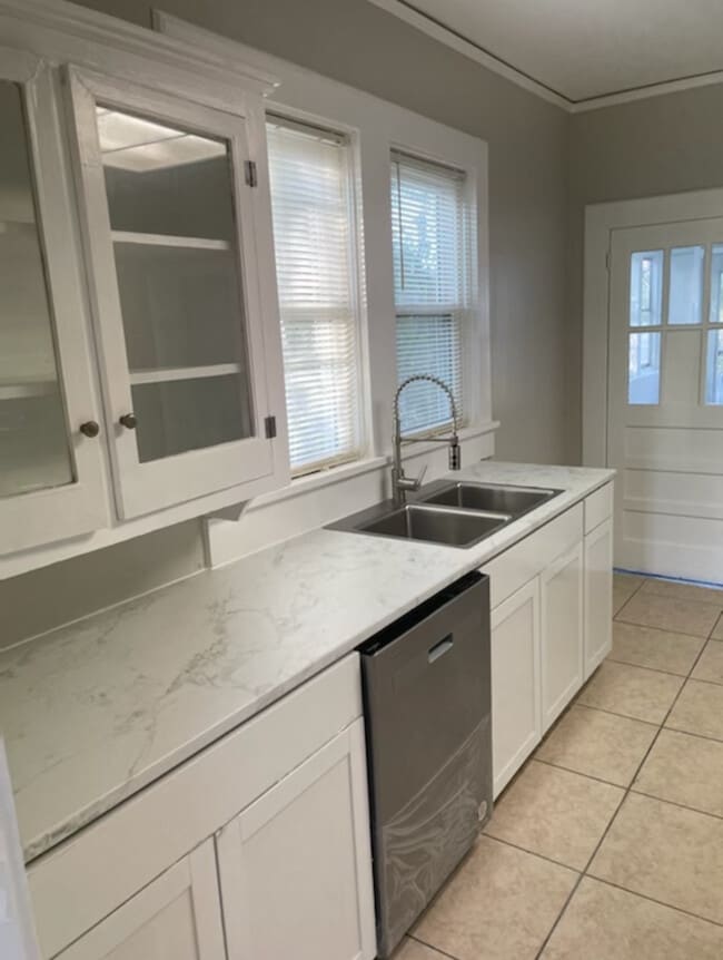 Photo - 506 6th Ave N