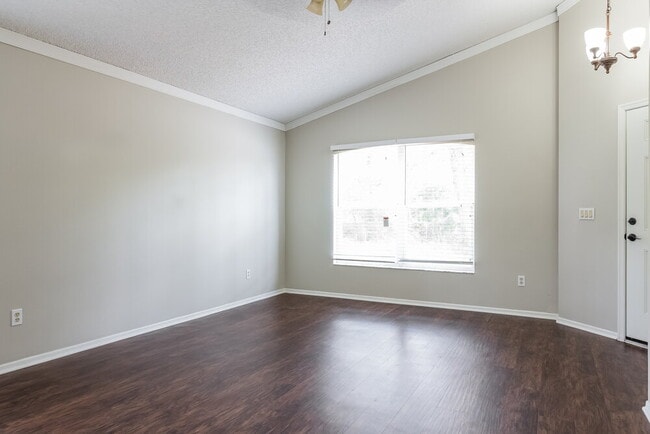 Photo - 1932 Wiregrass Ct