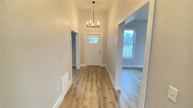 Photo - Remodeled 5 bedroom home in Mcloud!