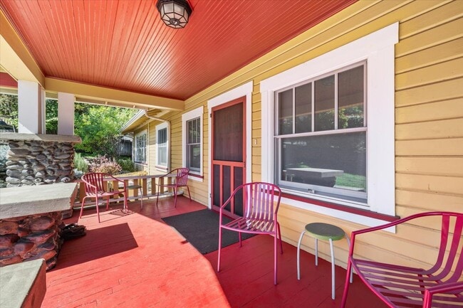 Photo - 255 Grant St