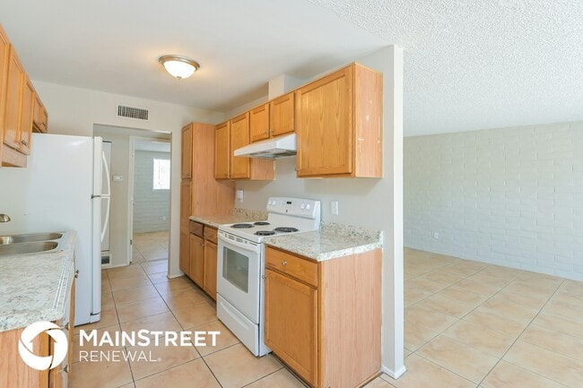 Photo - 6675 E Fayette St