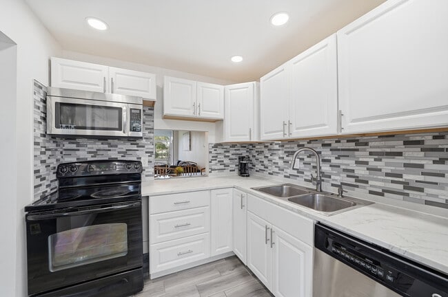 Photo - 5860 NW 64th Ave Unit 102