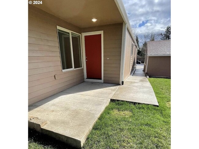 Photo - Bright and Airy Home with Stainless Steel Kitchen, Vaulted Ceilings & Washer + Dryer Unit #1436