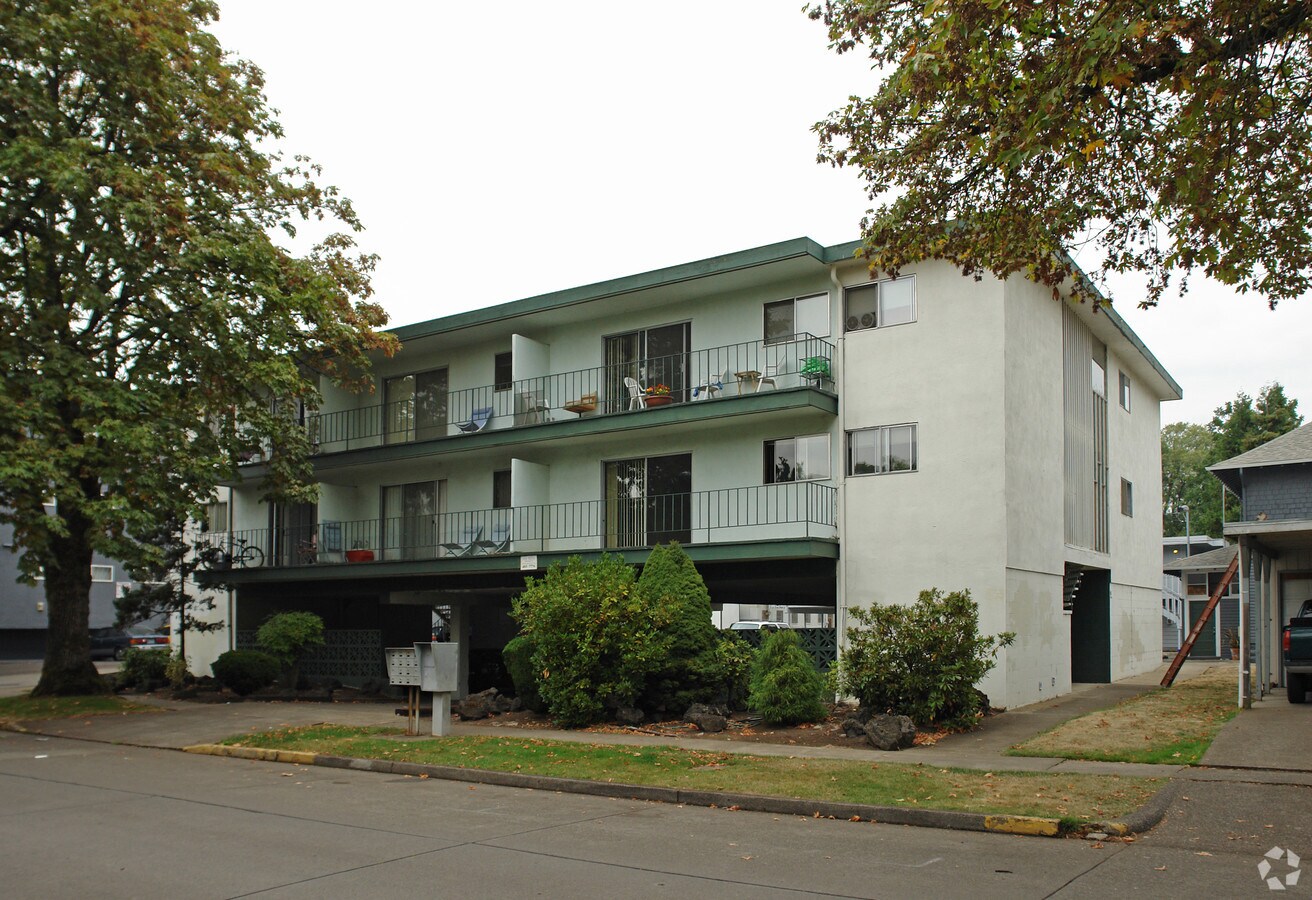 Photo - 1365 Ferry St Apartments