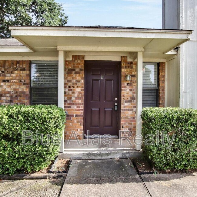 Photo - 916 Hilltop Dr