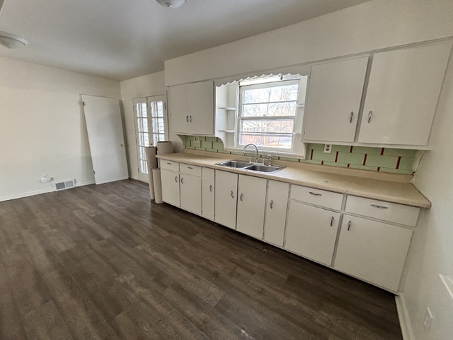 Photo - 3817 Miller Rd