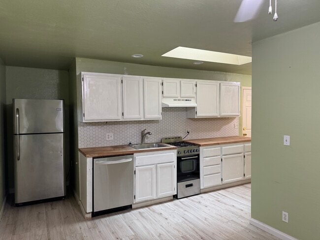 Photo - 852 Kellogg Ave