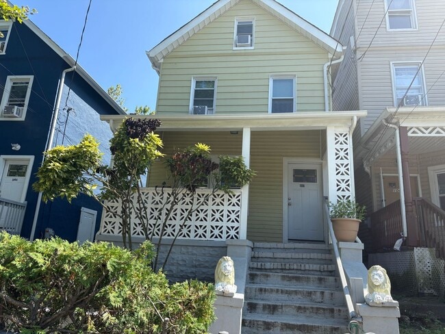 Building Photo - 1006 Summerfield Ave Unit 1006