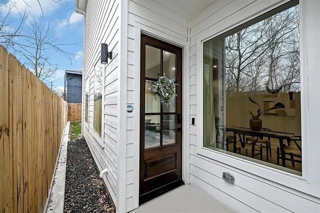 Photo - 6814 Burkett St.