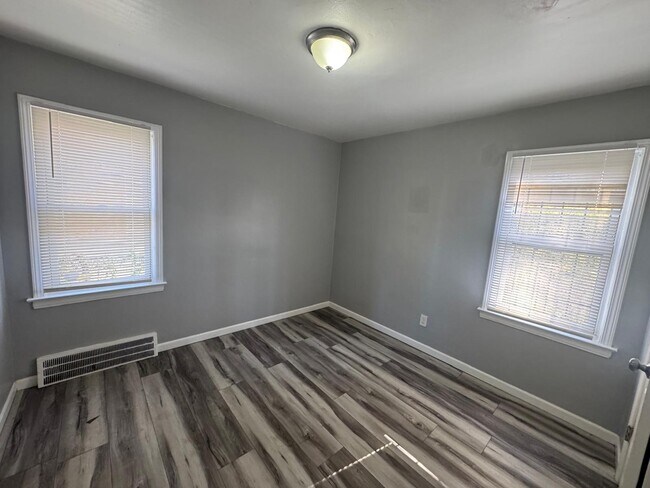 Photo - 19821 Lyndon St