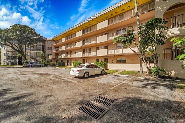 Photo - 6101 N Falls Cir Dr Unit 403