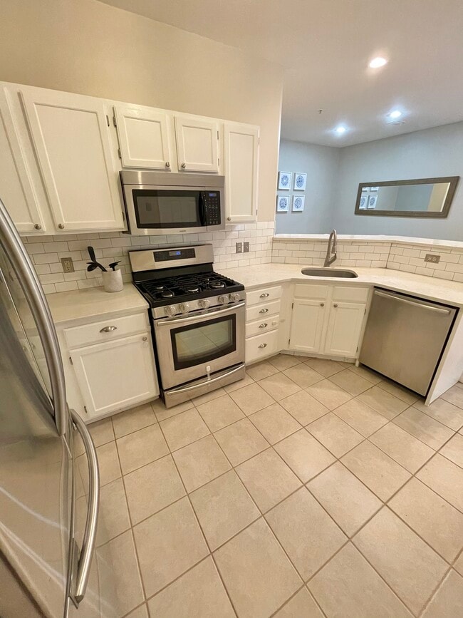 Building Photo - 1716 Lake Shore Crest Dr Unit 23