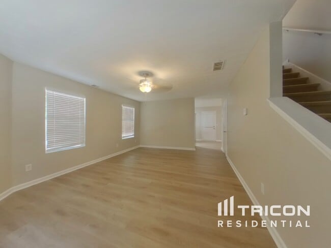 Photo - 1443 Steam Engine Way NE