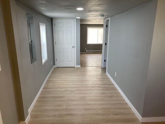 Dining area - 1024 Saint Clair Ave