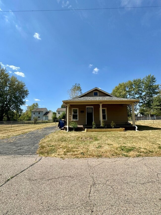 Photo - 123 Lansdown Ave House