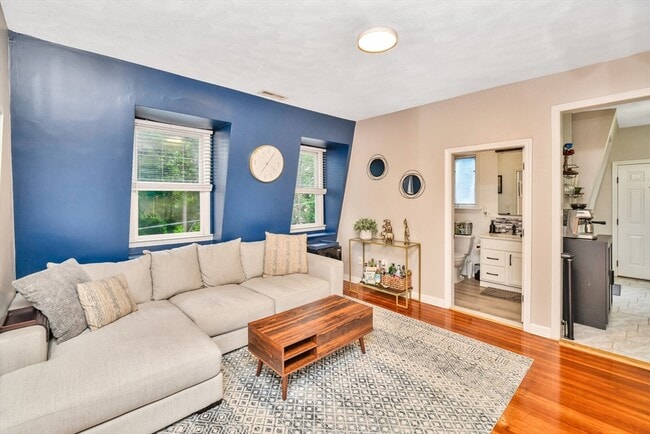 Photo - 80 Linden St Unit B